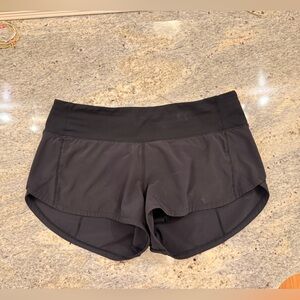 Lululemon black speed up shorts  size 4 and 2.5”